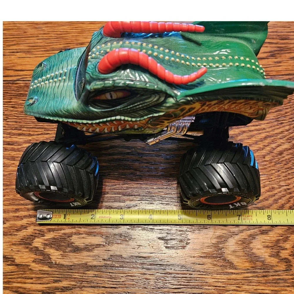 Monster Jam Dragon Monster Truck 1:24 Scale Green Die-Cast Vehicle‎ BKT Tires